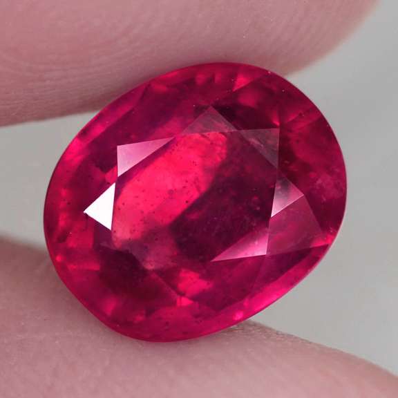 Stunning 6.69ct top imperial red Ruby center stone