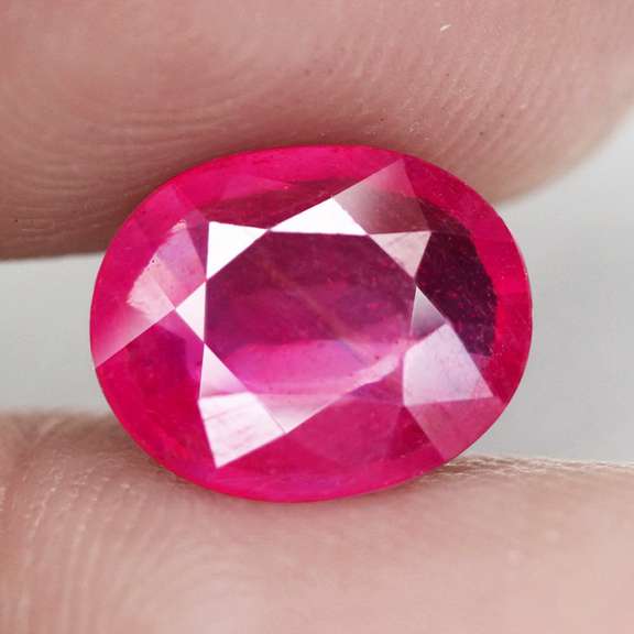 Stunning 4.36ct reddish pink Ruby