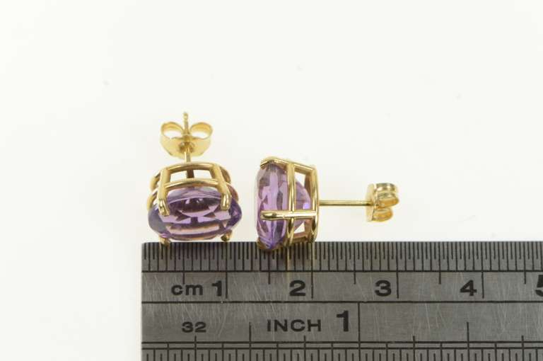 14K Yellow Gold Oval Amethyst Solitaire Vintage Classic Stud Earrings