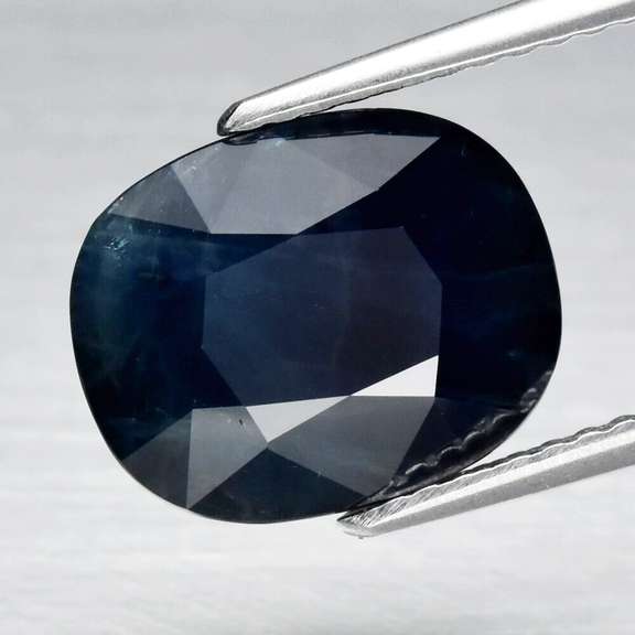 Silky! 4.20ct midnight blue Sapphire