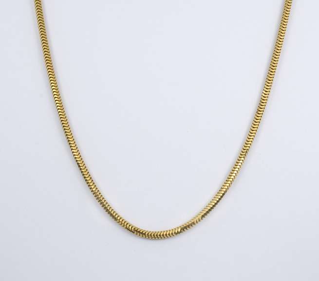 Smooth Feeling 18k Snake Necklace
