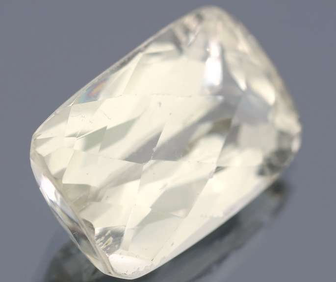 Striking 38.38ct high fire champagne Kunzite