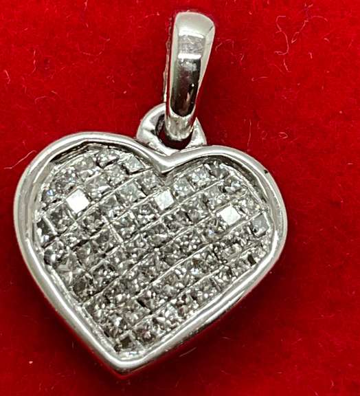 14K WHITE GOLD AND DIAMOND PENDANT