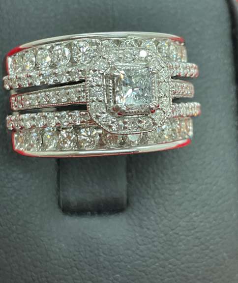 CERTIFIED 14K WHITE GOLD AND DIAMOND WEDDING SET