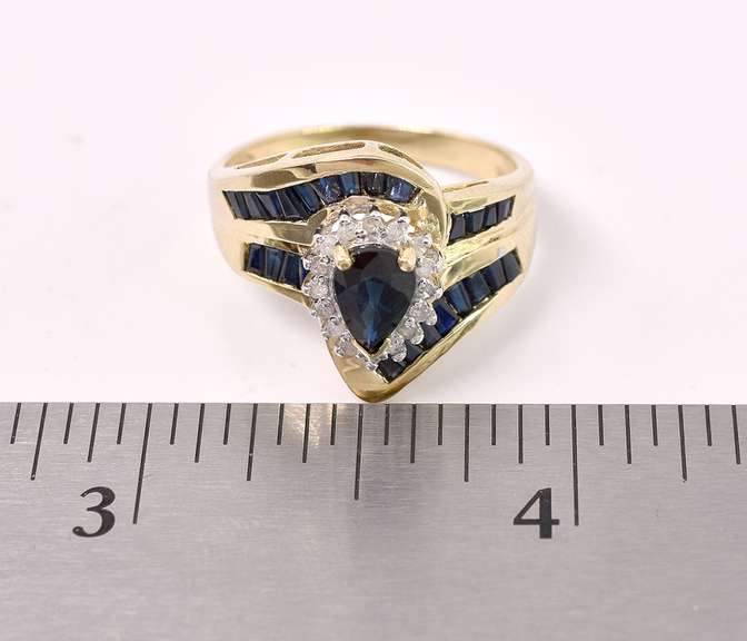 Gorgeous Blue Sapphire Ring In Yellow Gold