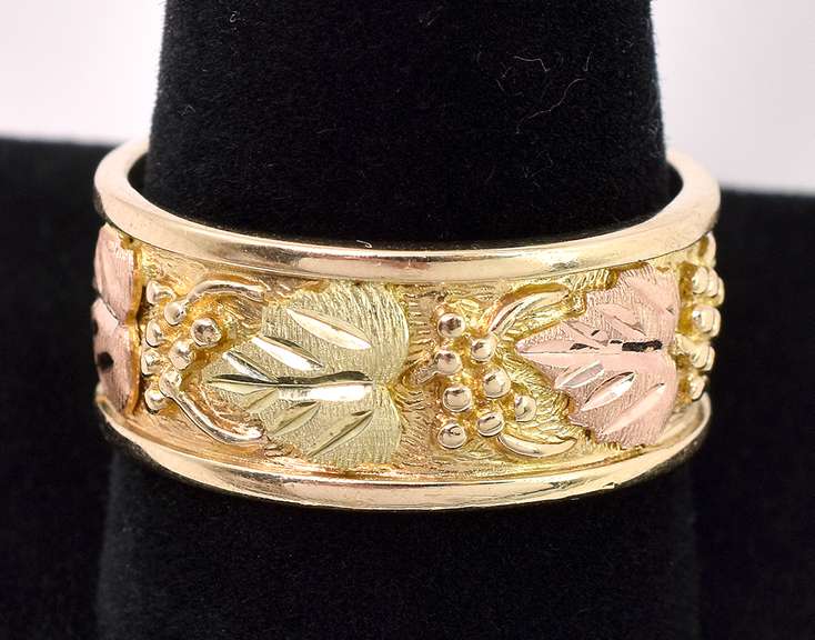 Sturdy Leaf And Grape Ring In 14K Yellow Gold