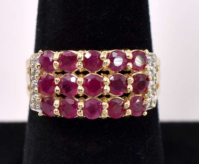 Admirable Rubies and Diamond ring in 14K Yellow Gold