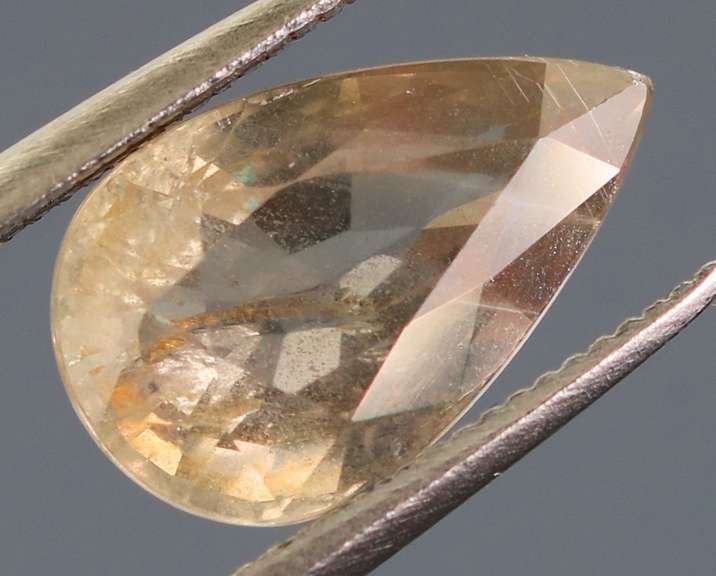 Look at this 2.61ct UNHEATED Tanzanian Sapphire!
