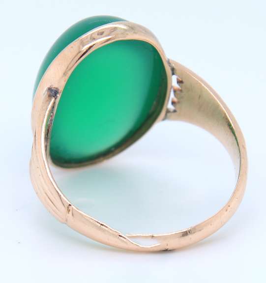 Beautiful Yellow Gold Oval Green Jade Ring