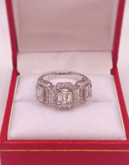 Stunning 18kt Solid White Gold & Diamond Band Ring