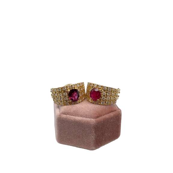 SET OF EARRINGS, RING AND PENDANT IN 18K YELLOW GOLD WITH RUBIES AND DIAMONDS