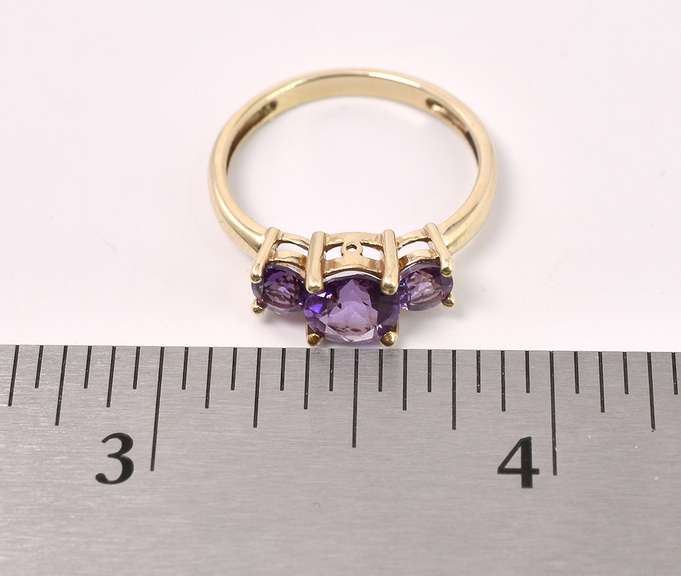 Lovely Purple Amethyst Ring In Gold