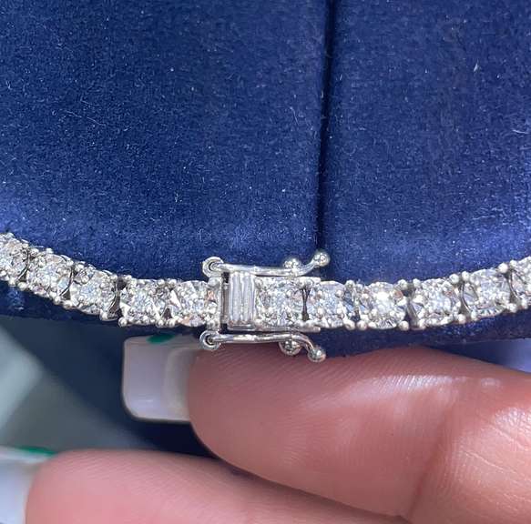 HIGHLIGHT: 6 CT Diamond Graduated Round Tennis Necklace!