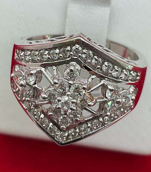 14K WHITE GOLD AND DIAMOND RING