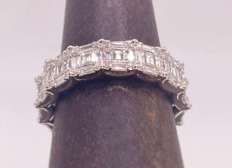 Gorgeous 18kt Solid White Gold & Diamond Ring- 2.10 CTTW of Diamonds!