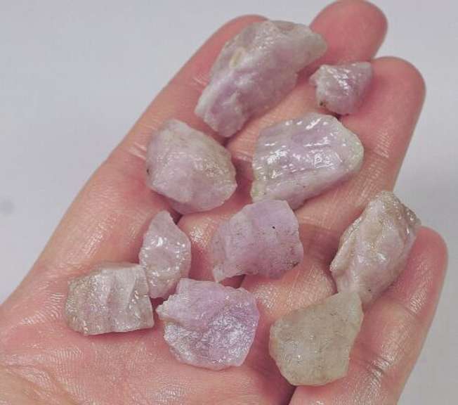Large uncut 129ct Kunzite set