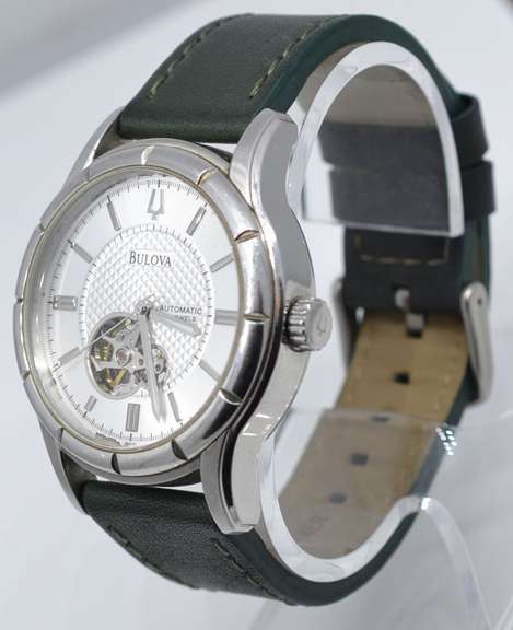 Bulova 21j Automatic, Pre-Owned.