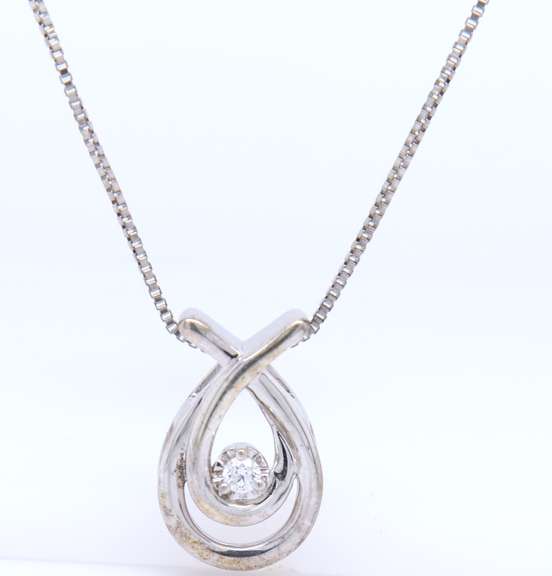925 Sterling Silver approximate 0.4ctw Diamond Loop Pendant on Chain