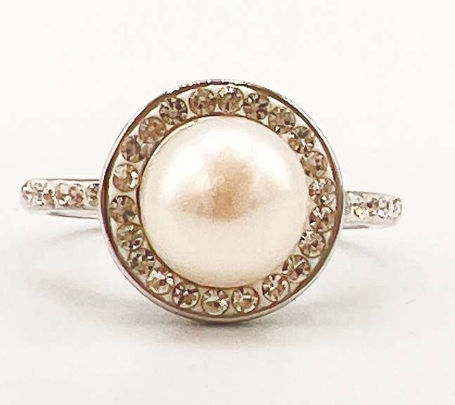 Beautiful Pearl & Diamond Cocktail Ring