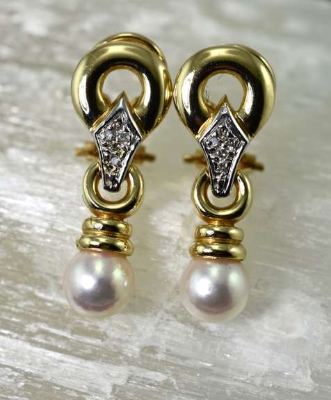 Elegant Pearl and Diamond 14K Earrings