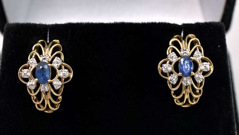 Dazzling Blue Sapphire Earring in 14K Yellow Gold