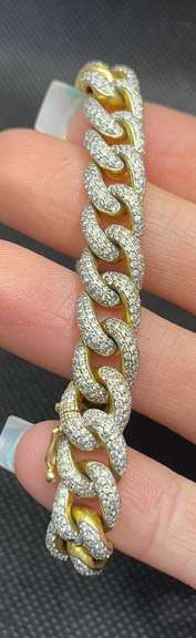 7.50 CARAT DIAMOND CUBAN LINK BRACELET IN 18KT GOLD!