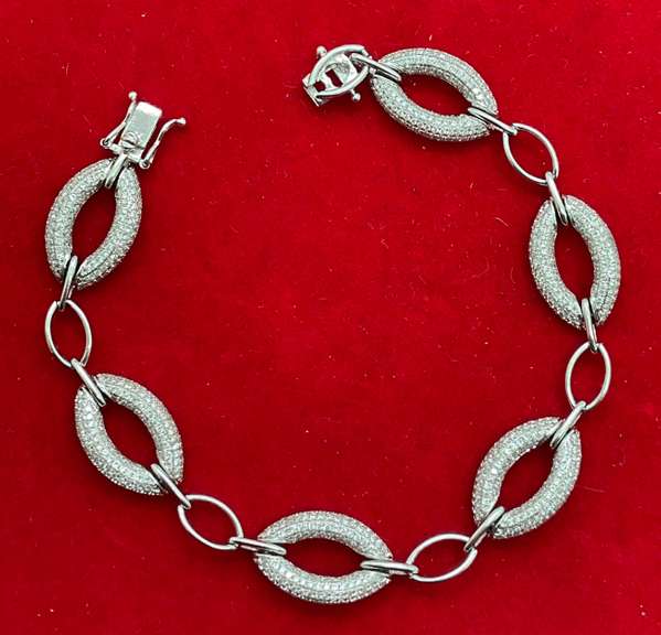 CERTIFIED 14K WHITE GOLD AND DIAMOND LINK BRACELET.