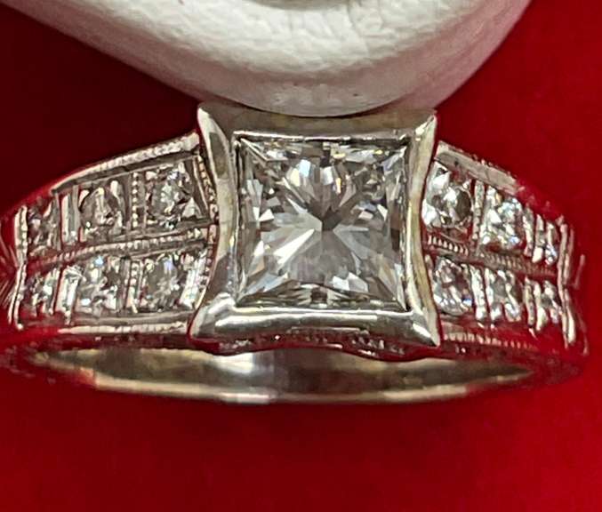 CERTIFIED LADIES 14K WHITE GOLD AND DIAMOND RING