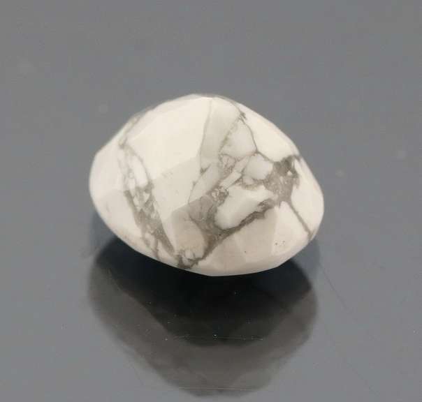 Marvelous 3.60ct faceted Howlite