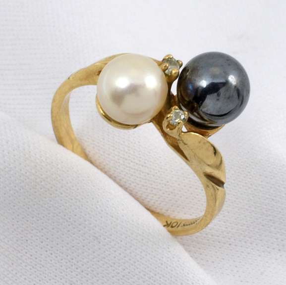 Estate Black & White Pearl Ring