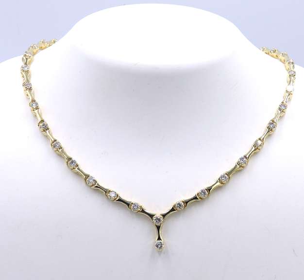 Remarkable Diamond Necklace in Yellow Gold
