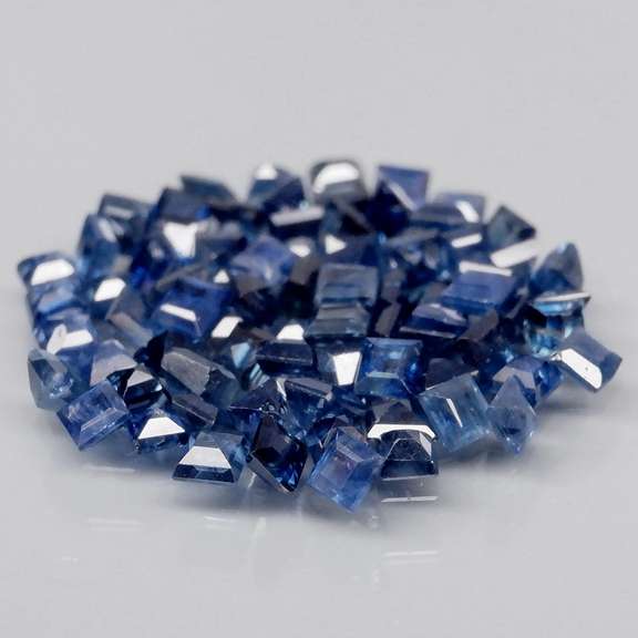 Natural 3.29ct royal blue Sapphire set