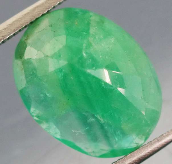 Glowing green! 4.40ct Colombian Emerald