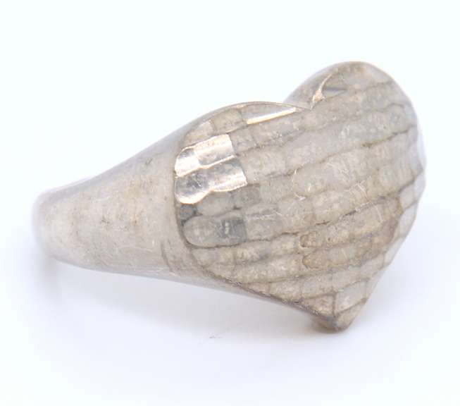 Vintage 925 Sterling Silver Heart Shaped Ring