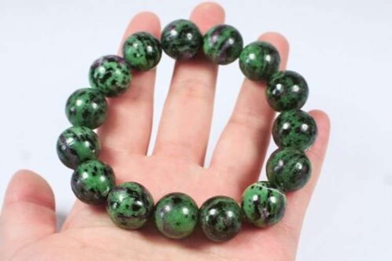 Stunning! 449ct natural Ruby in Zoisite beaded bracelet