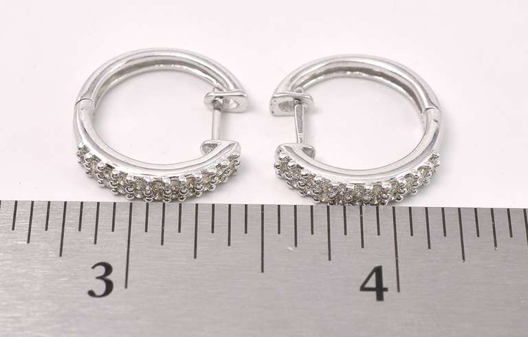 Simple Pair of Diamond Earrings In 14K Yellow Gold