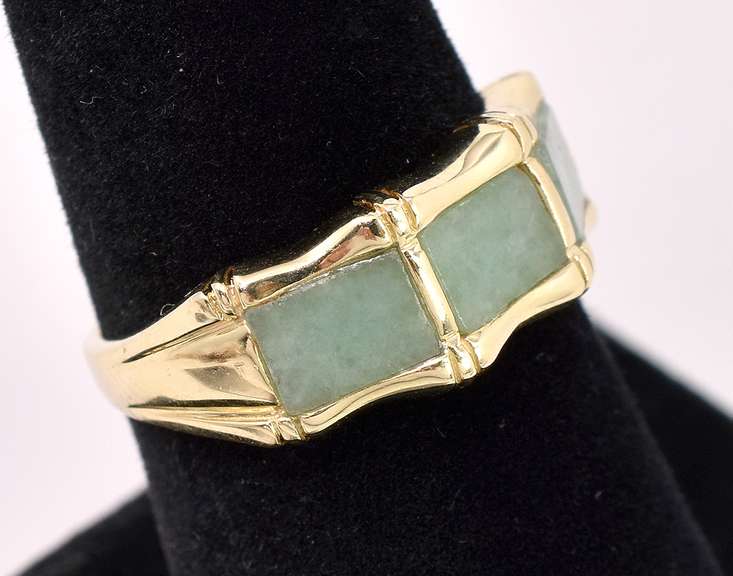 Elegant Green Beryl Emerald Ring In 14K Yellow Gold
