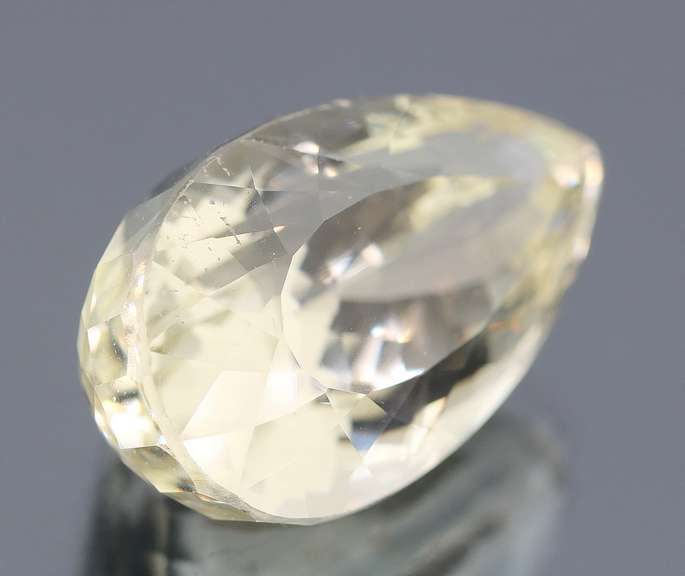 Outstanding 49.90ct high fire platinum blonde Kunzite