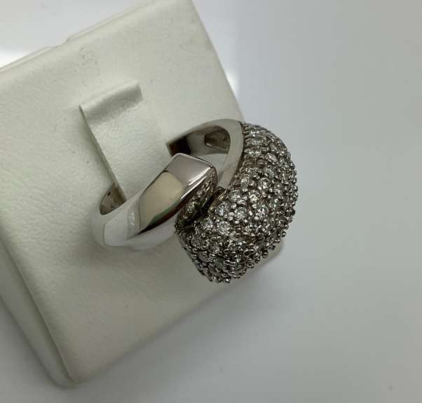 CERTIFIED LADIES 14K WHITE GOLD AND DIAMOND RING