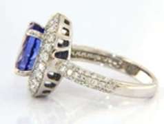 Magnificent Oval Tanzanite and Diamond Double Ring in White gold