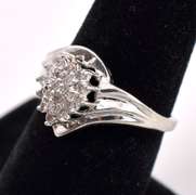 Gleaming Cluster Diamond Ring In Gold