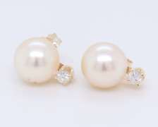 Simple Yellow Gold Diamond and Pearl Stud Earrings