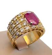 SET OF EARRINGS, RING AND PENDANT IN 18K YELLOW GOLD WITH RUBIES AND DIAMONDS