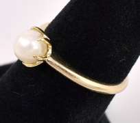 Elegant Pearl Ring In 14K Yellow Gold