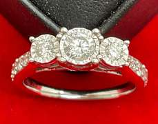 LADIES 14K WHITE GOLD AND DIAMOND RING