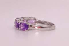 18KT SOLID WHITE GOLD & AMETHYST BAND RING