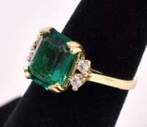 Sparkling Green Gem Ring In 14K Yellow Gold