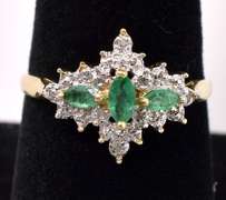 Lovely Emerald Ring In Yellow Gold