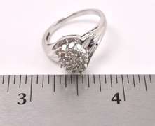 Gleaming Cluster Diamond Ring In Gold