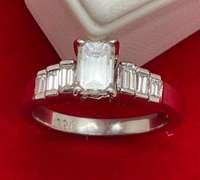 CERTIFIED LADIES PLATINUM AND DIAMOND RING